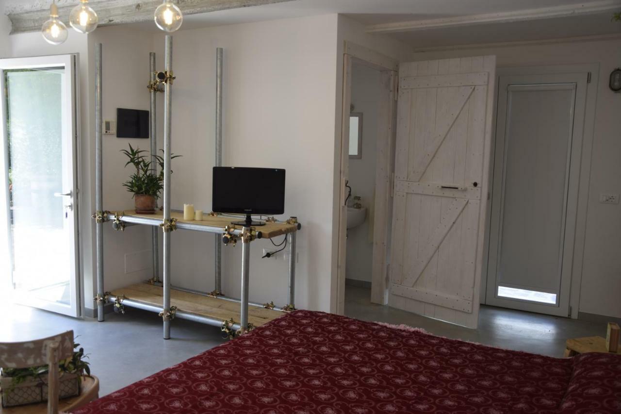 カスティリオーネ・ディ・ラベンナ Capannone111 Bed & Breakfast エクステリア 写真